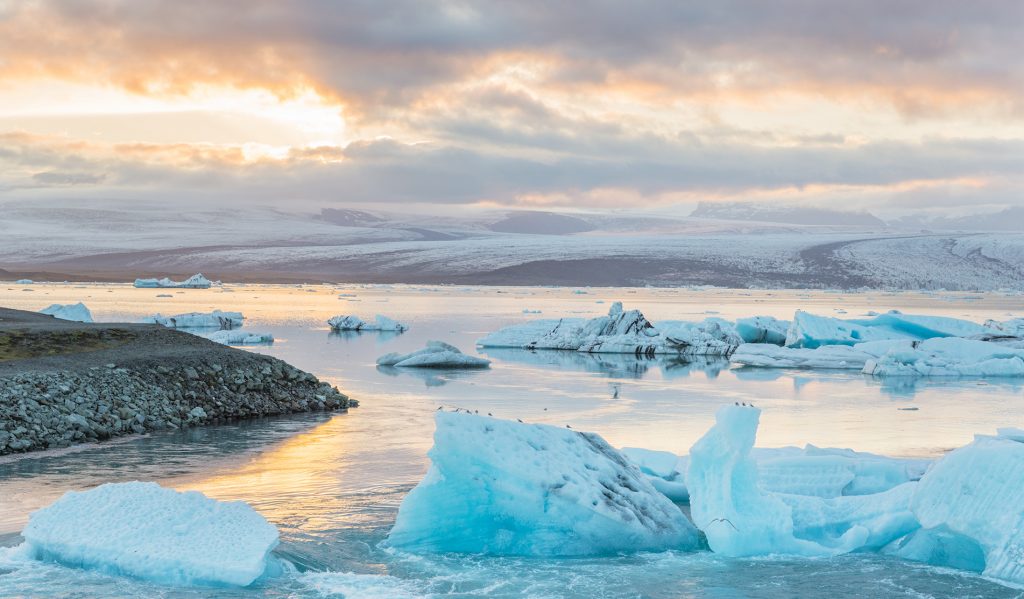 jokulsarlon-iceland-sunset-by-lake