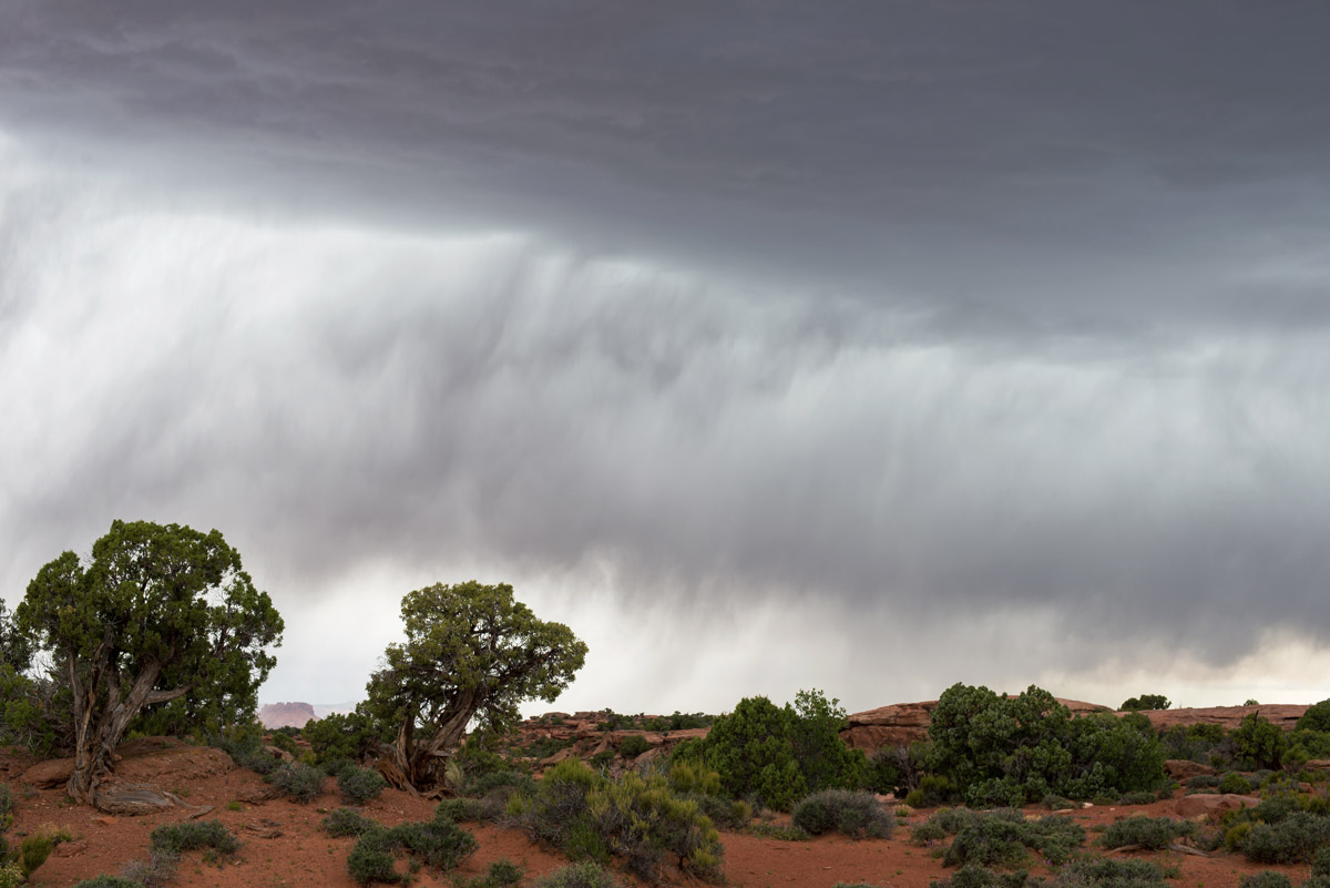 do Canyonlands přichází bouřka