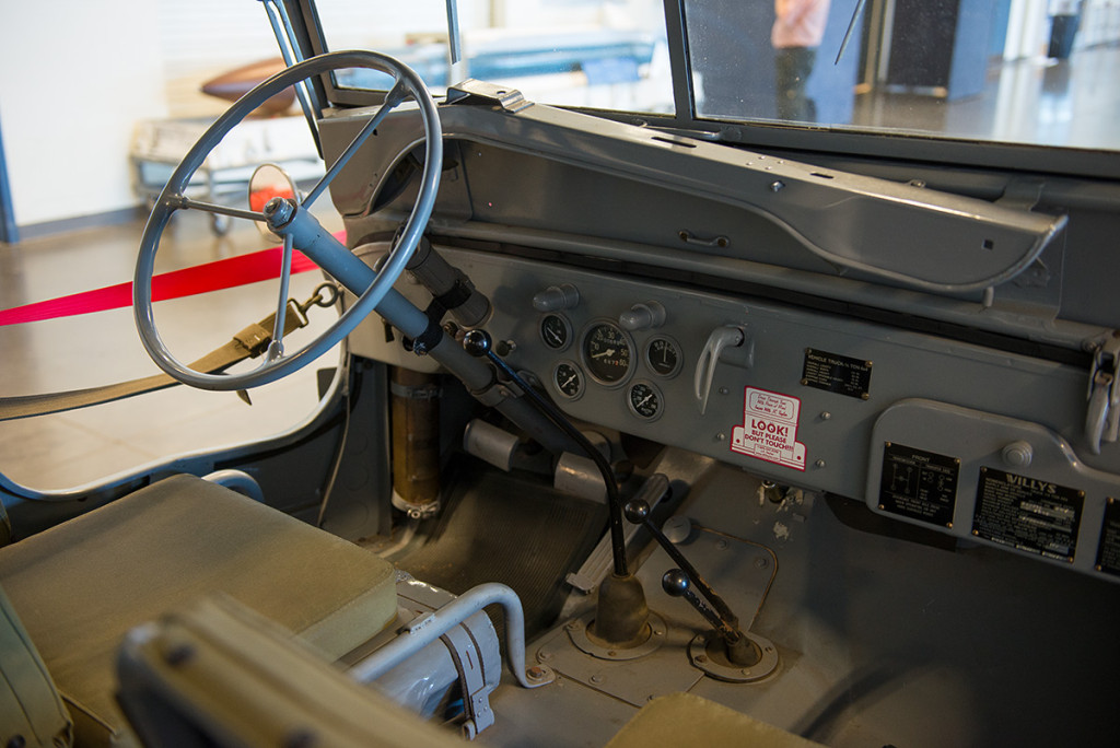 interiér vojenskeho Jeepu, Kalifornské muzeum letectví