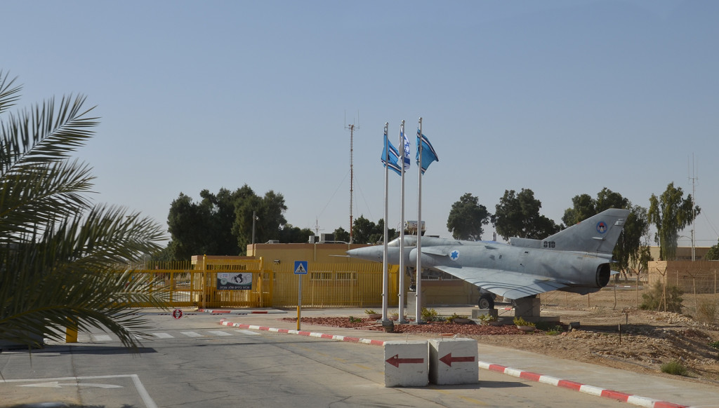 Vchod do letecké základny, Negev, Izrael