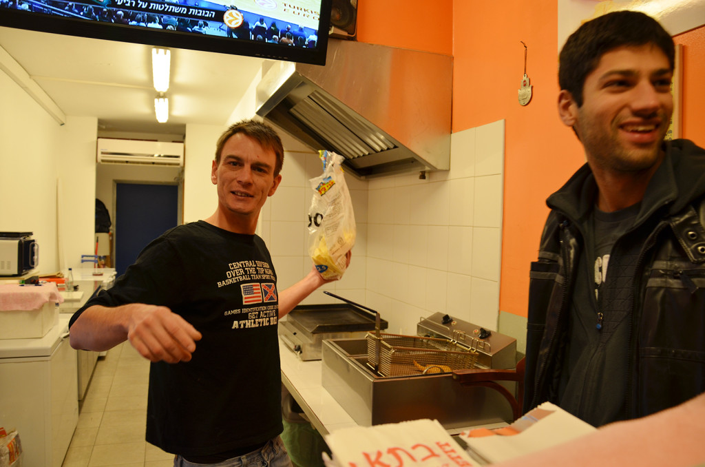 Bavíme se s obsluhou fastfoodu, Eilat, Izrael