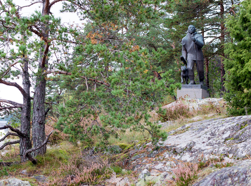 socha polárníka Roalda Amundsena, Svartskog, Norsko