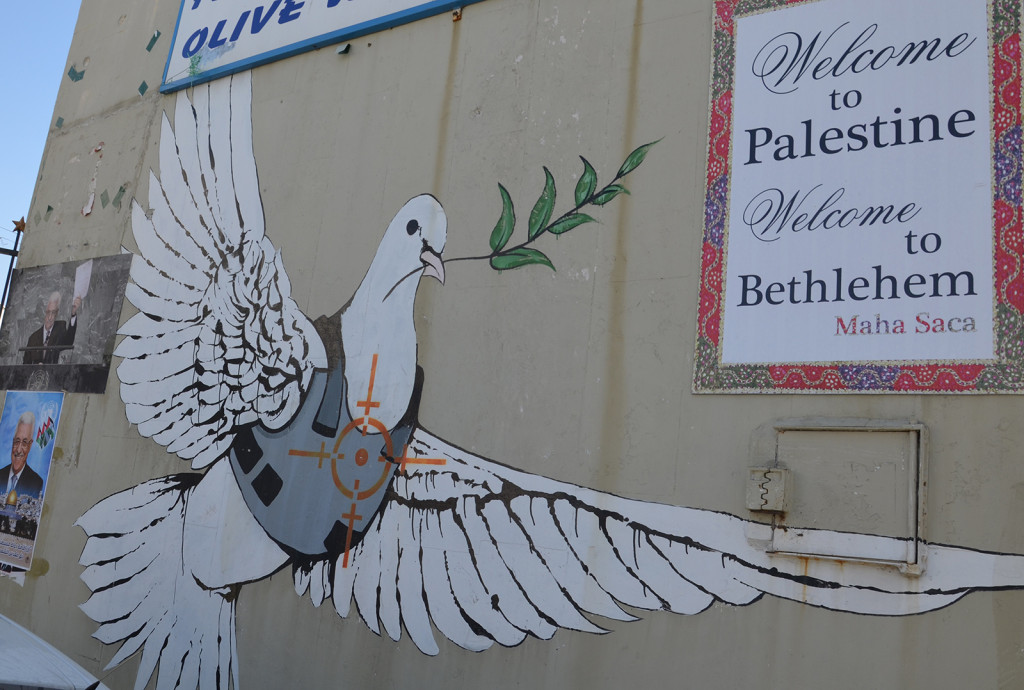 Holubice míru v podání Banksyho, Betlém, Západní Břeh
