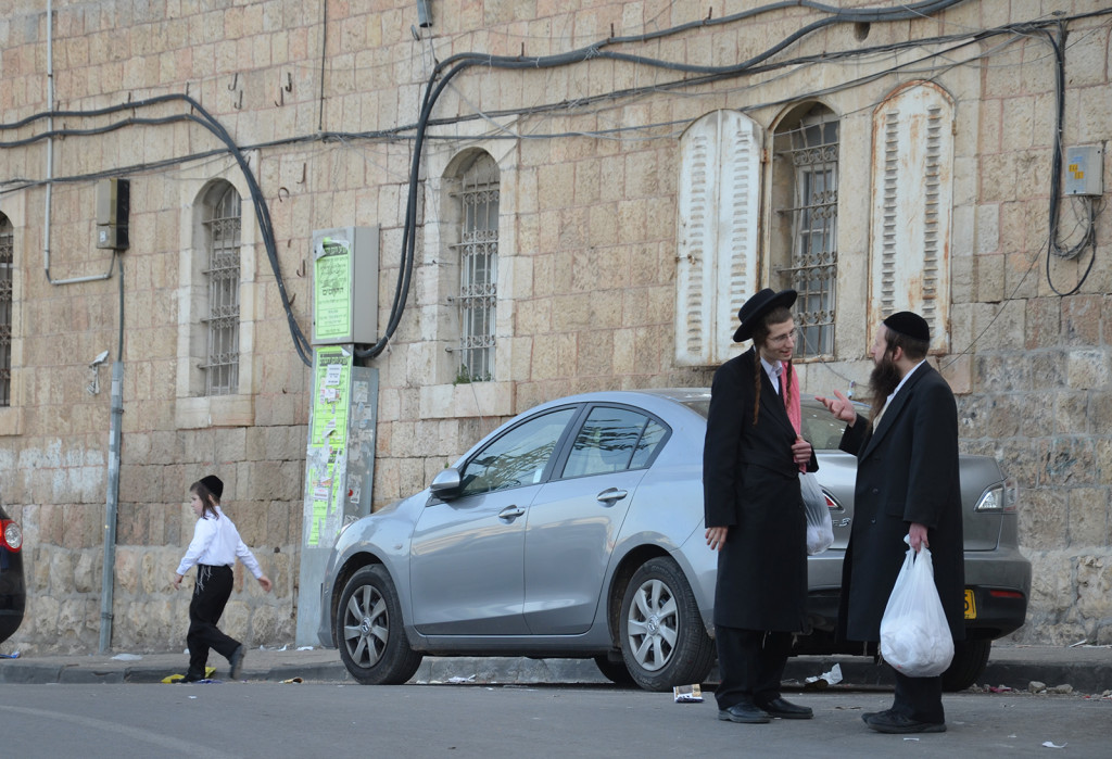 předšabatové setkání v Mea Shearim, Jeruzalém, Izrael