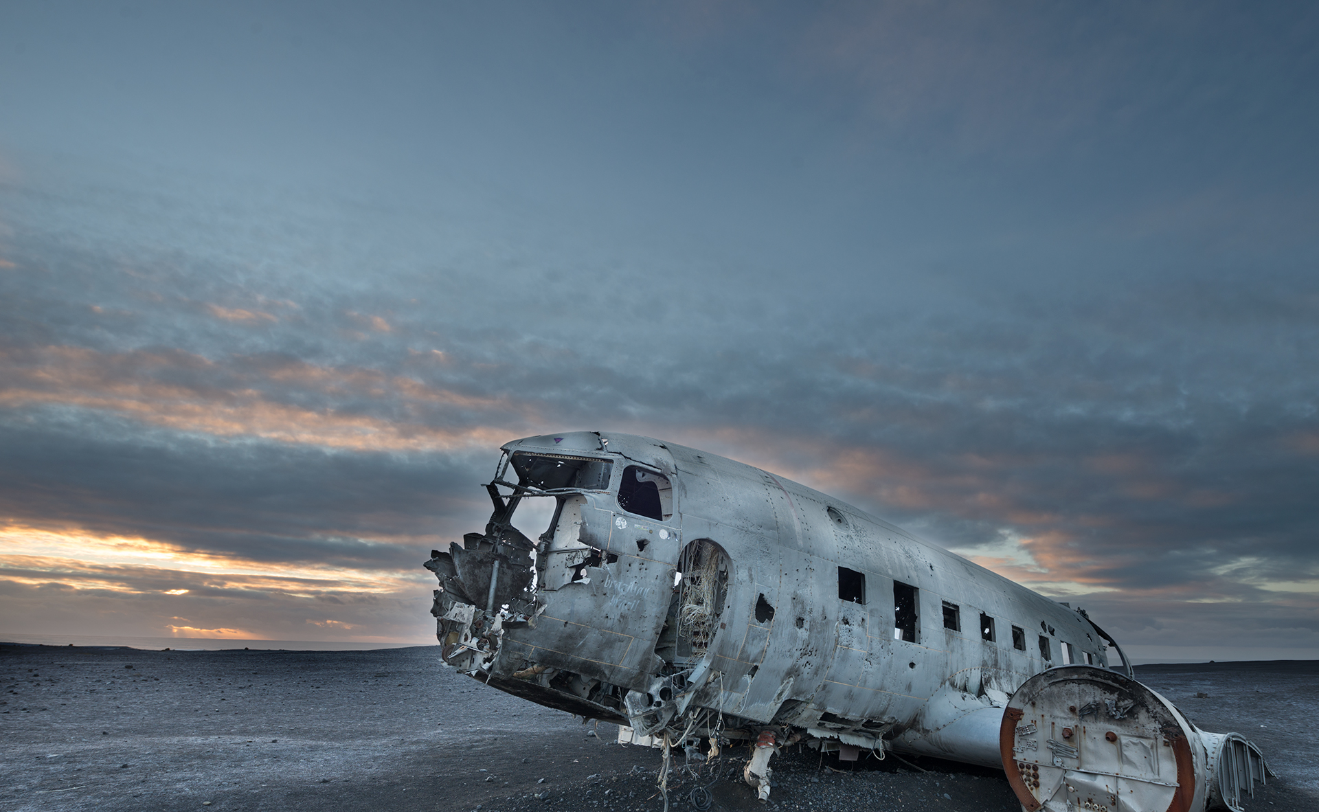 Solheimasandur abandoned DC-3