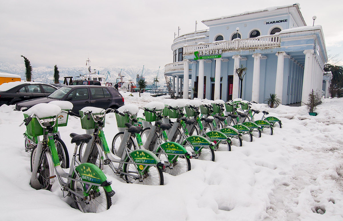 Zazimovaná kola v Batumi
