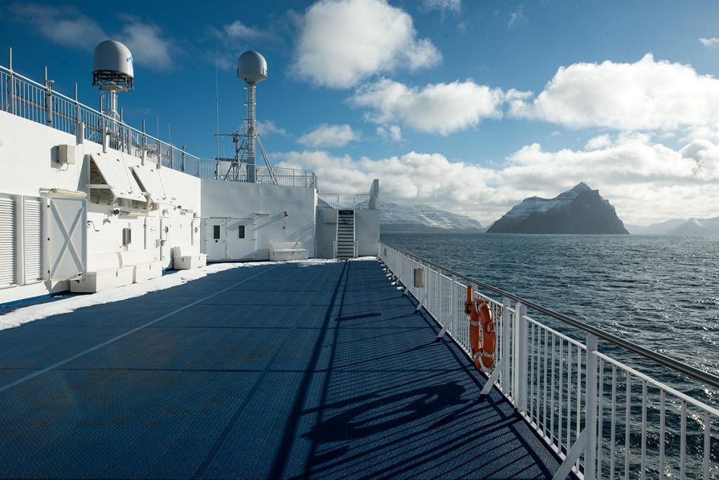 Příjezd trajektu MS Norröna mezi Faerské Ostrovy